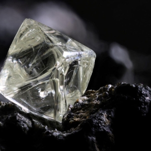 tai-sao-kim-cuong-thien-nhien-duoc-xem-la-tai-san-vinh-cuu