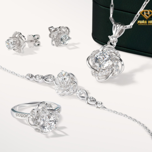 vi-sao-trang-suc-cao-cap-khong-chi-nam-o-gia-tien