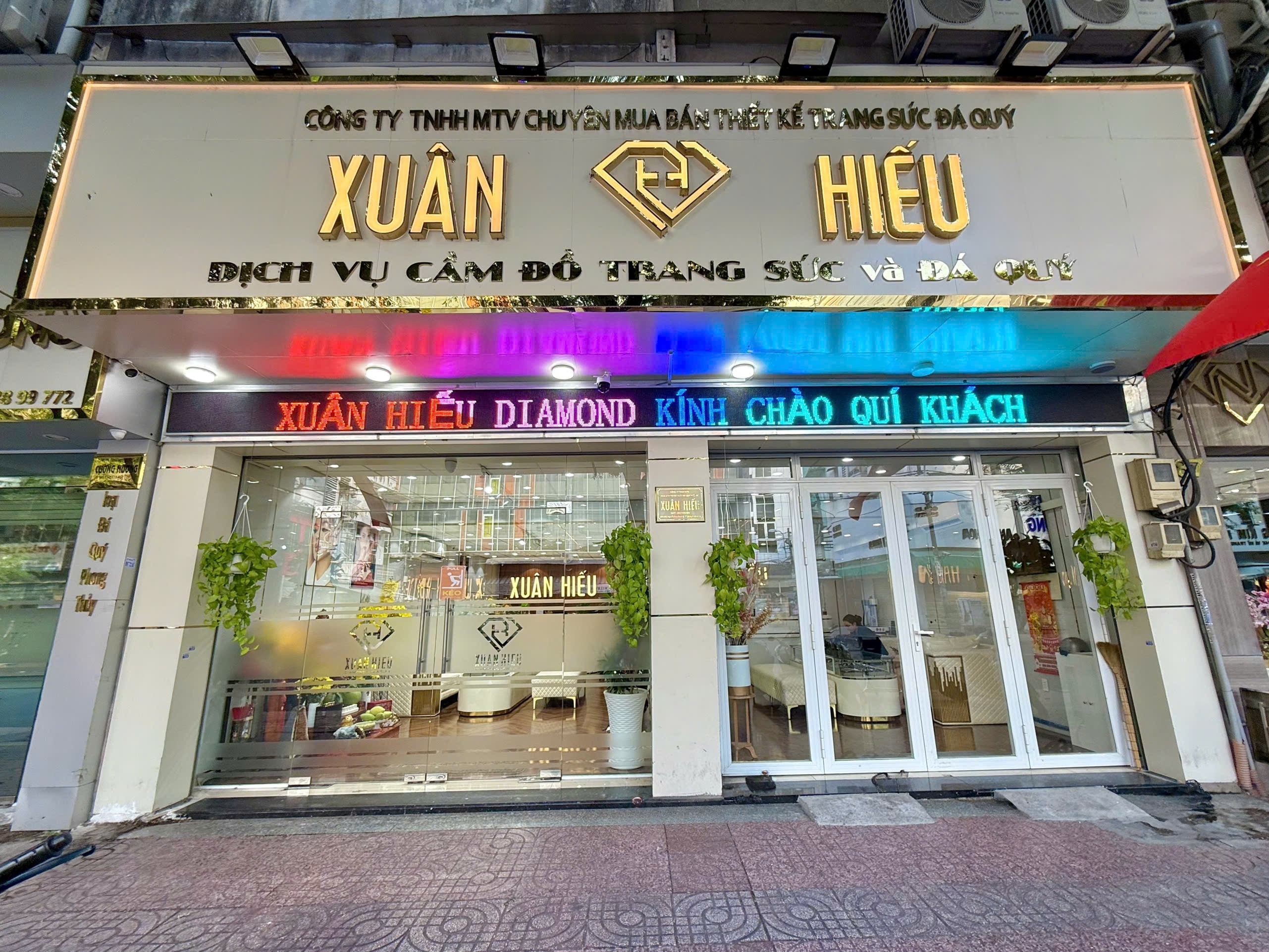 Cửa Hàng Xuân Hiếu Diamonds - Jewelry chuyên thu mua trang sức kim cương và vàng